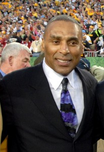 U.S. Army General David H. Petraeus, Commander, United States Central Command, poses for a photo op with NFL Hall of Famers Lynn Swann, Roger Craig, John Elway, and NFL Commissioner Roger Goodell. (USAF Photo By SSgt Bradley Lail) (released)